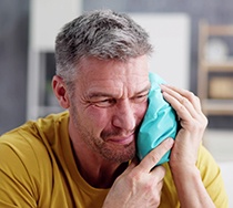 Man using a cold compress