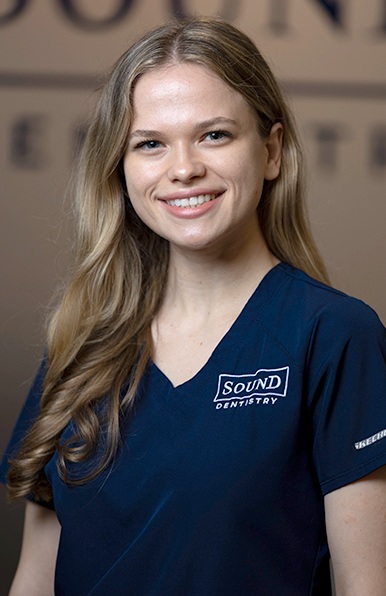Dental hygienist Samantha
